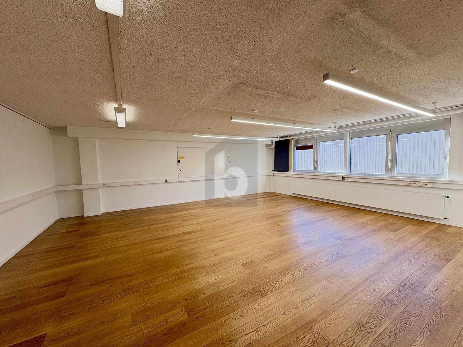 204m² ufficio, foto 2 di 4