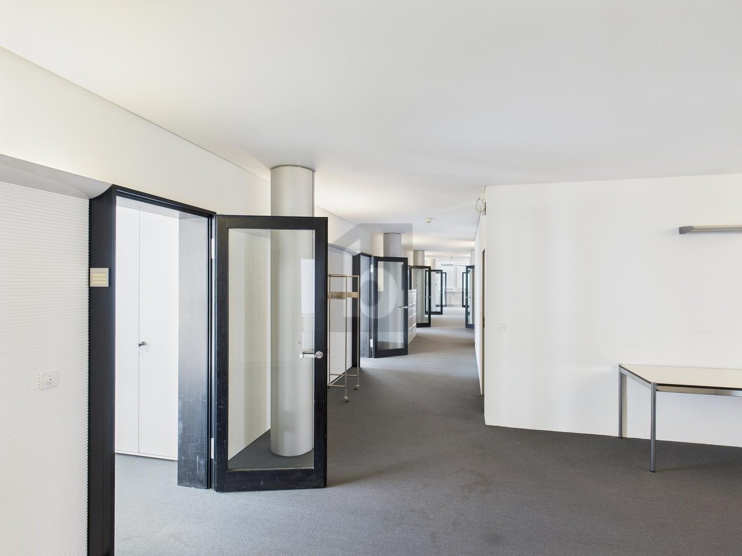 940m² office