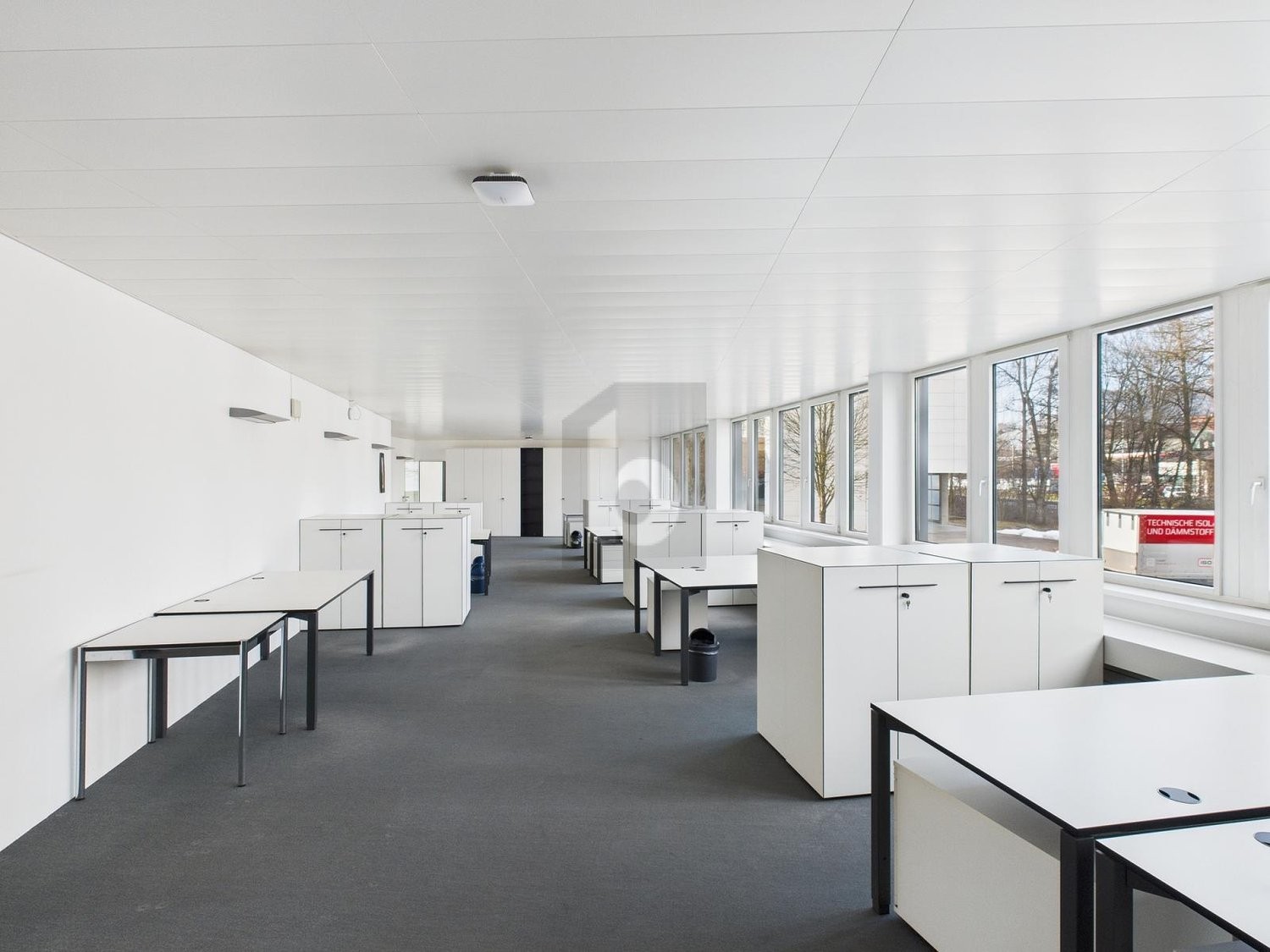 940m² office