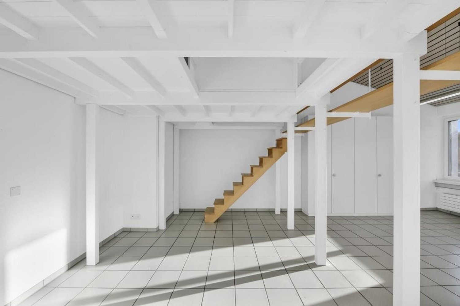 258m² office