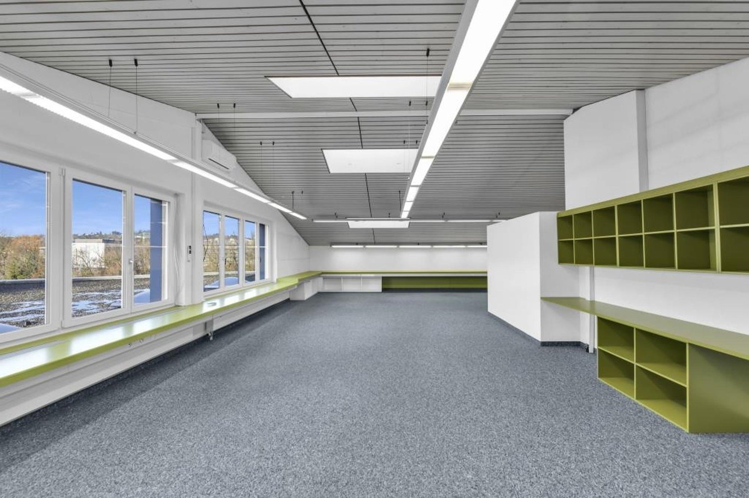 258m² office