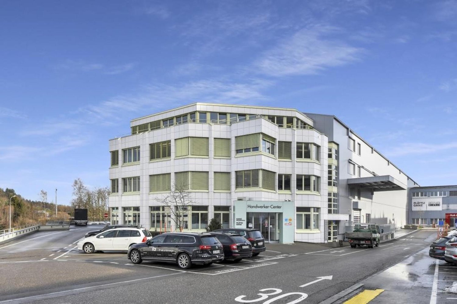 258m² office