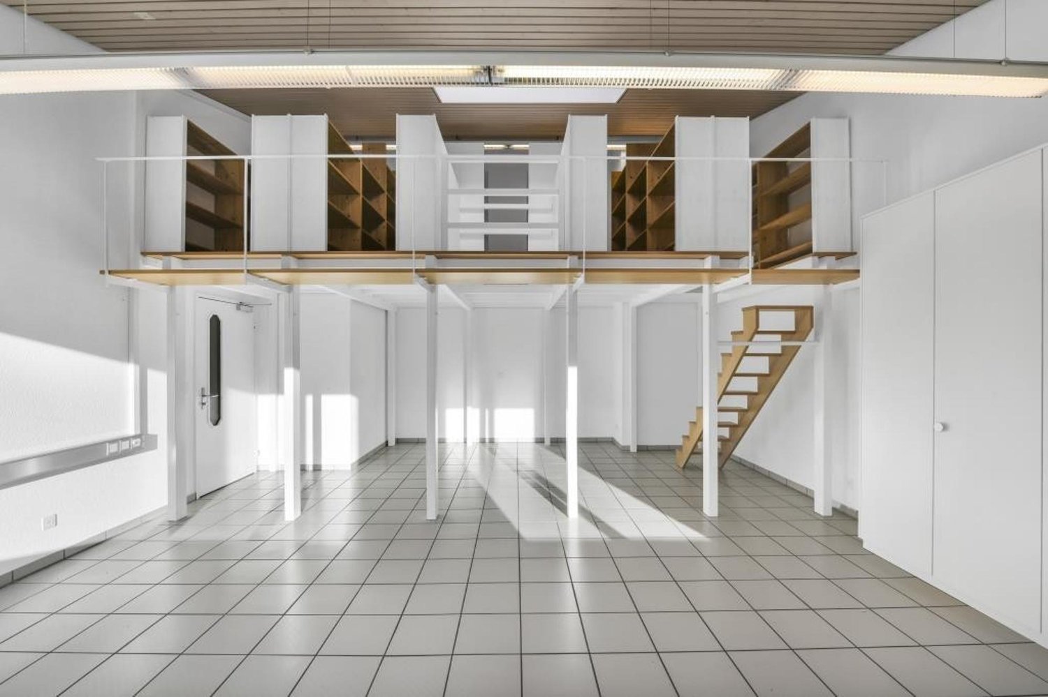 258m² office