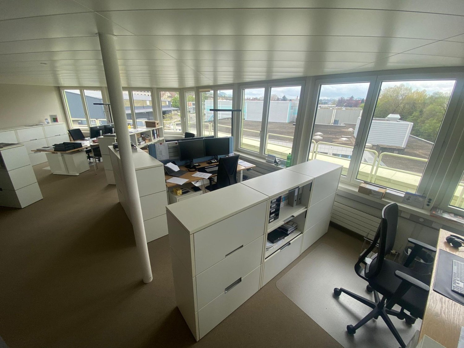 258m² office