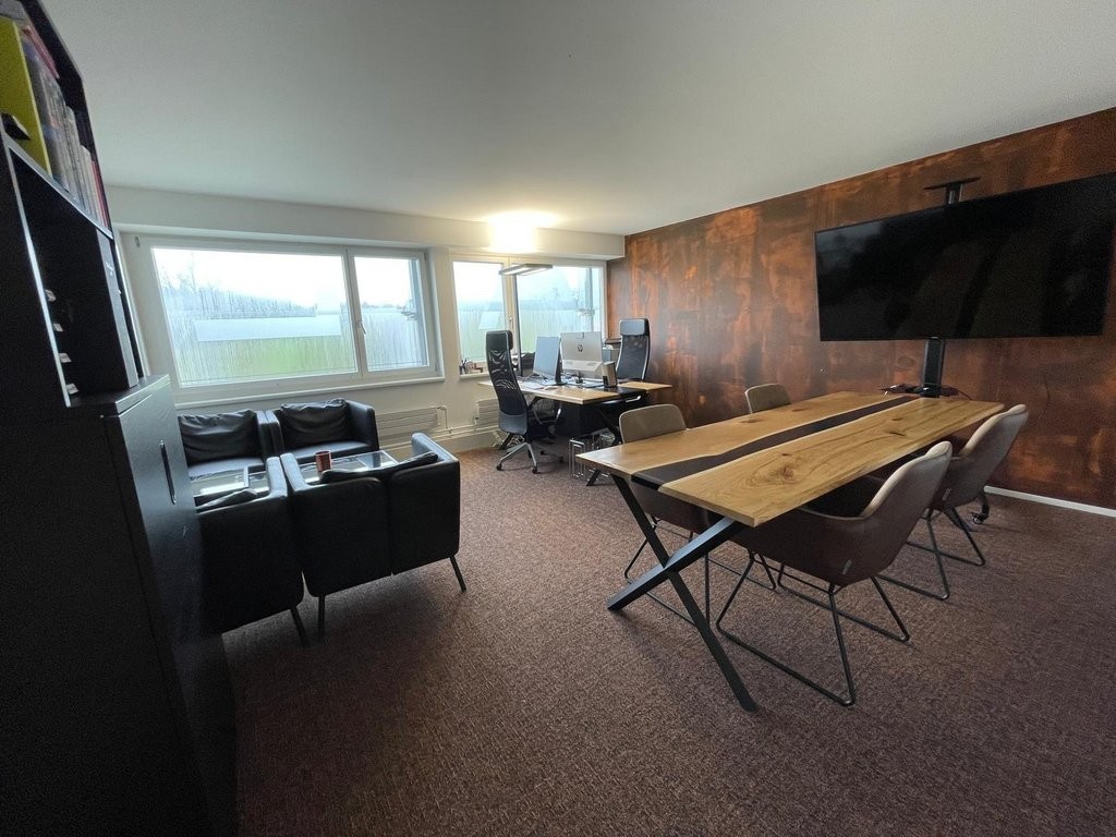 157m² office