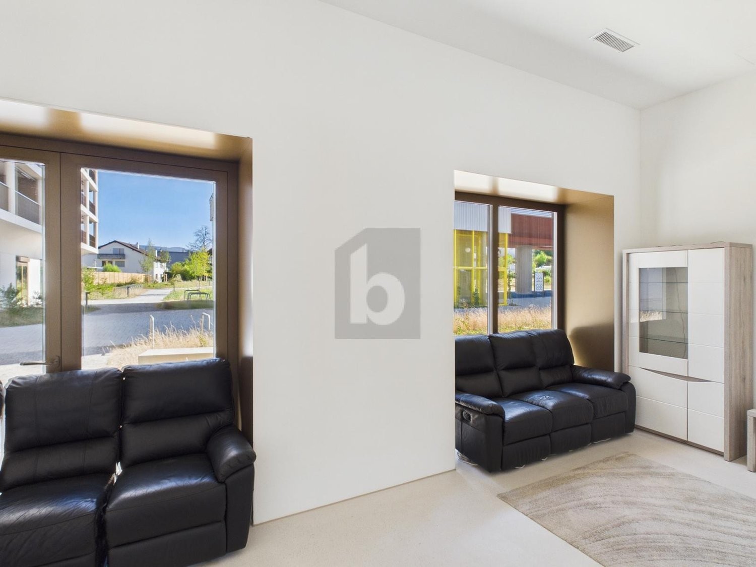 61m² office
