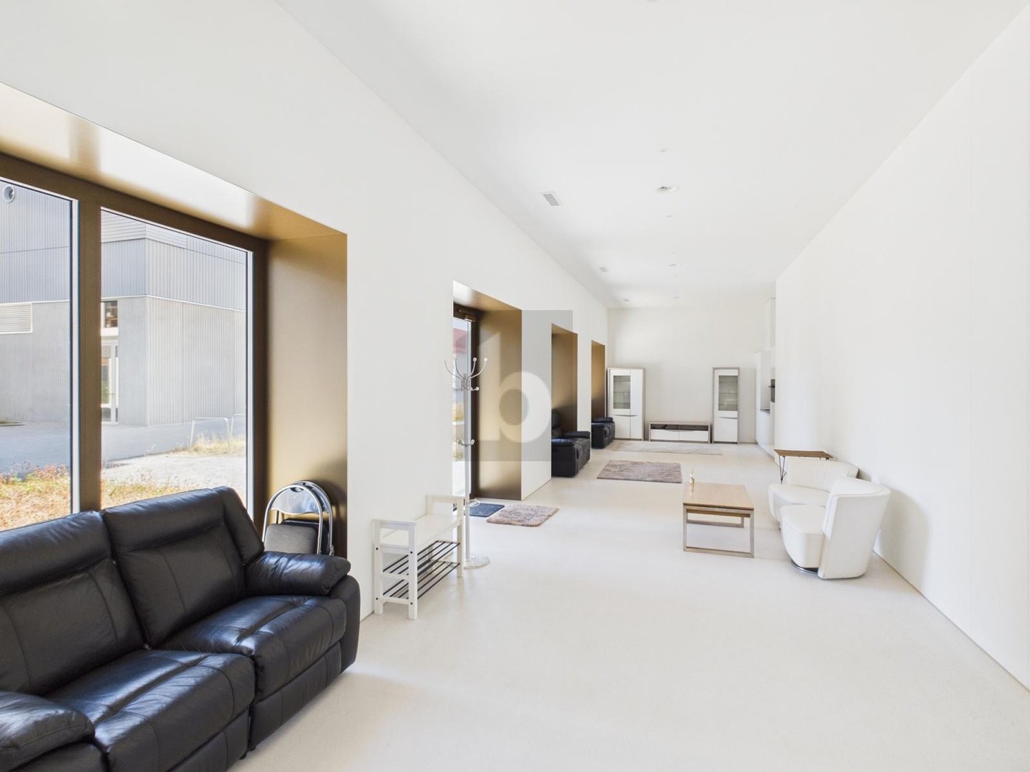 61m² office