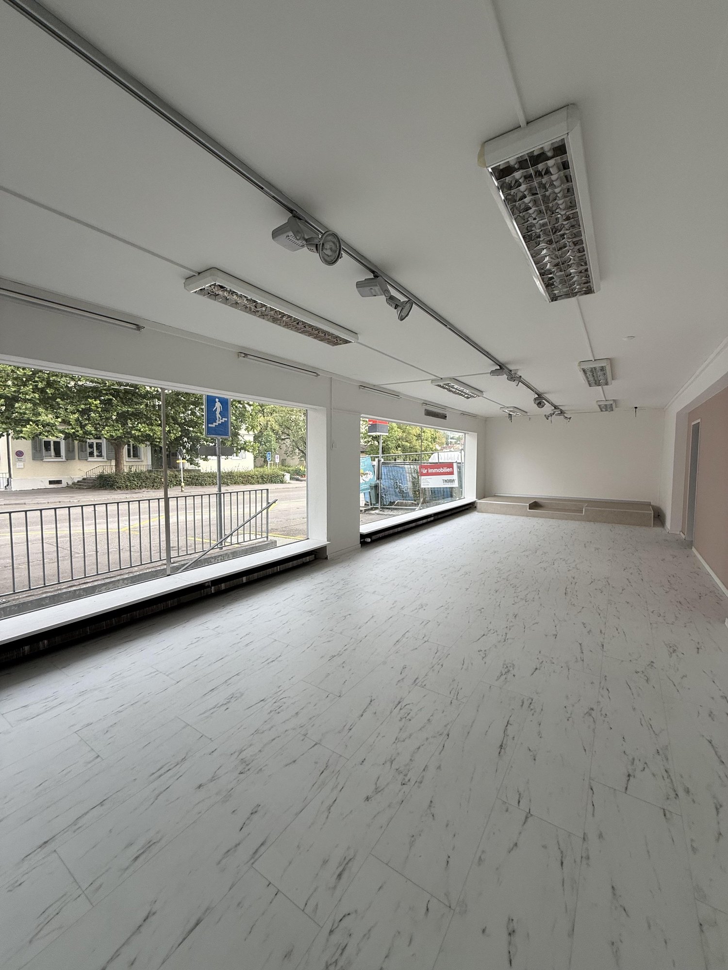 176m² shop, Foto 1 von 10