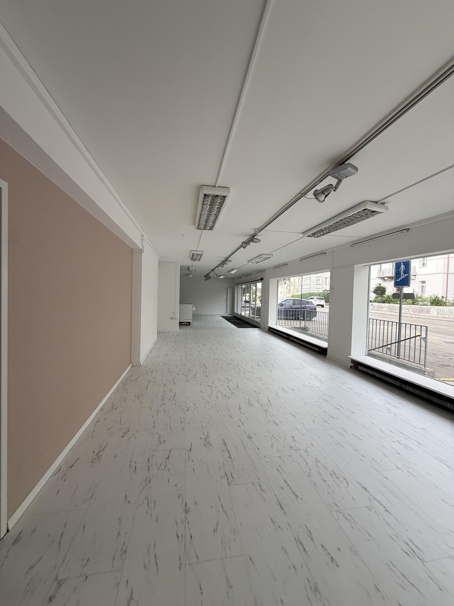 176m² shop, Foto 6 von 10