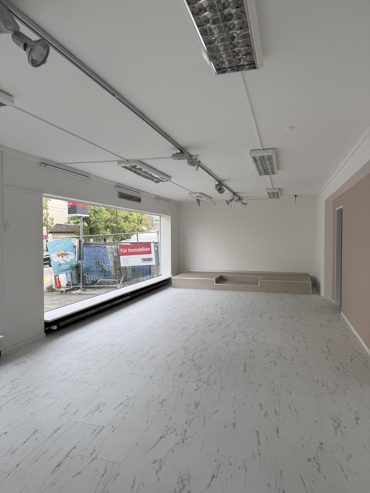 176m² shop, Foto 3 von 10