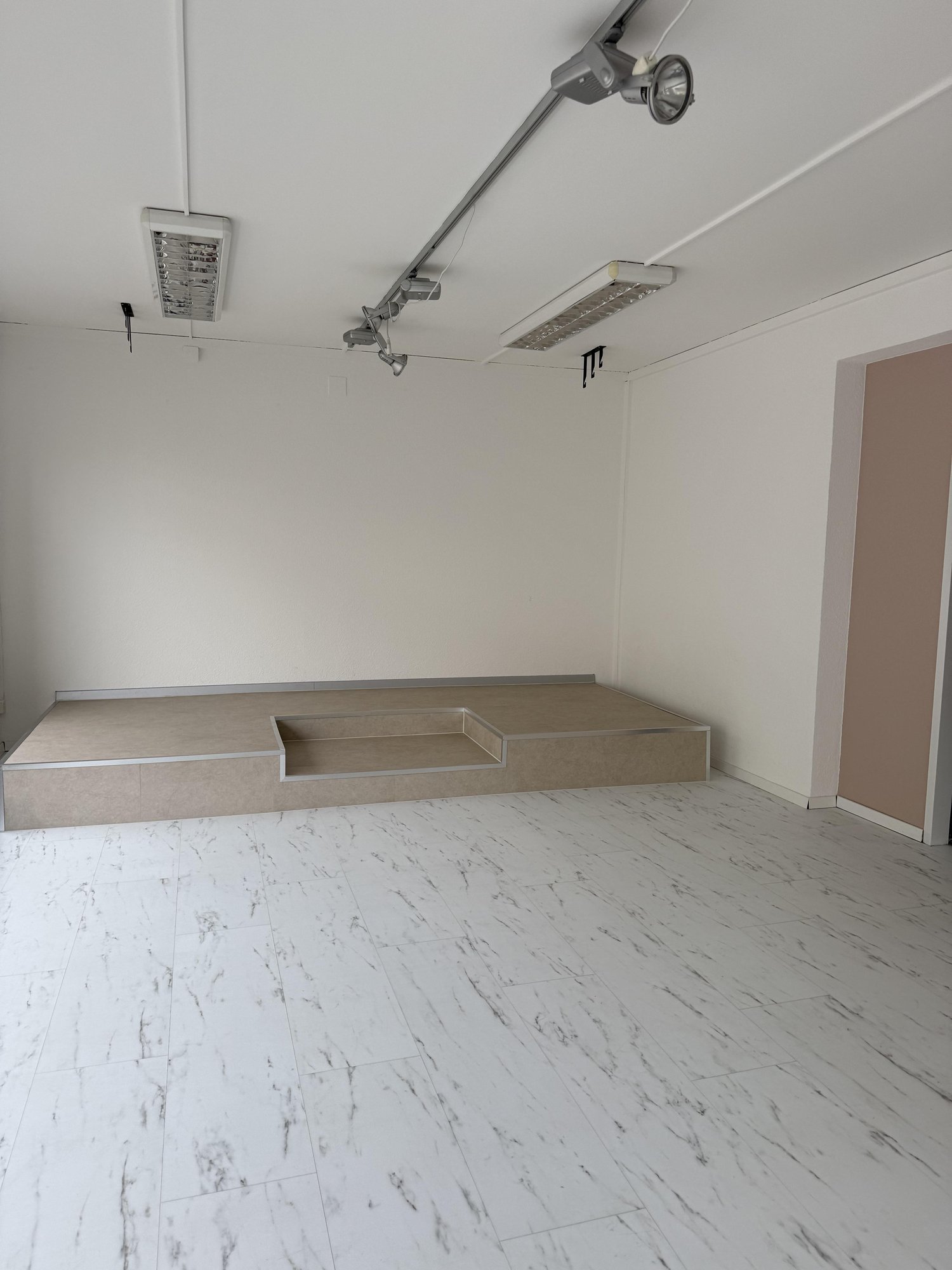 176m² shop, Foto 4 von 10