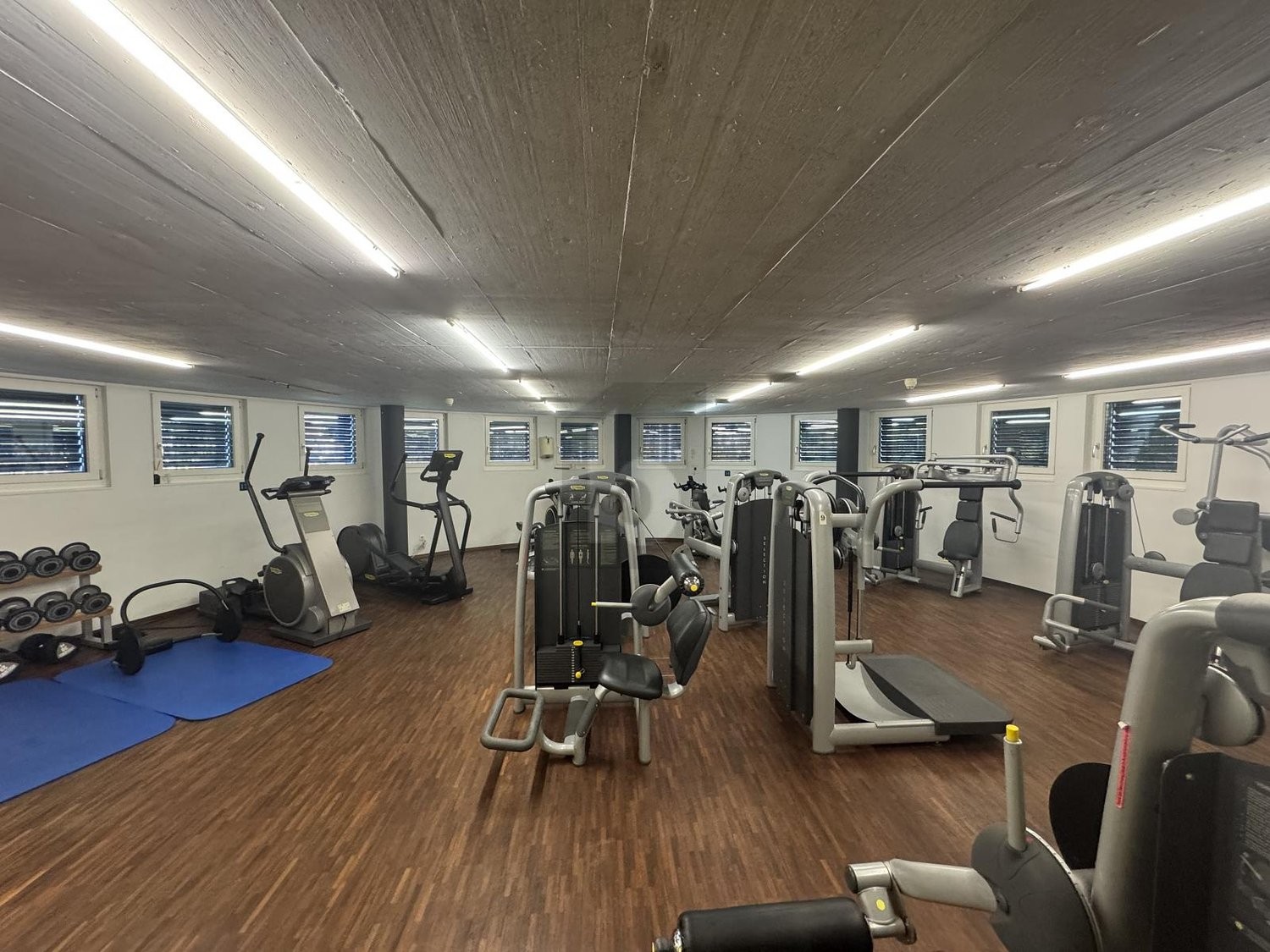 84m² office