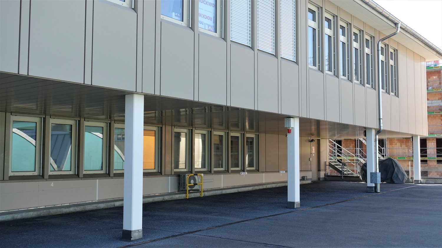 367m² office