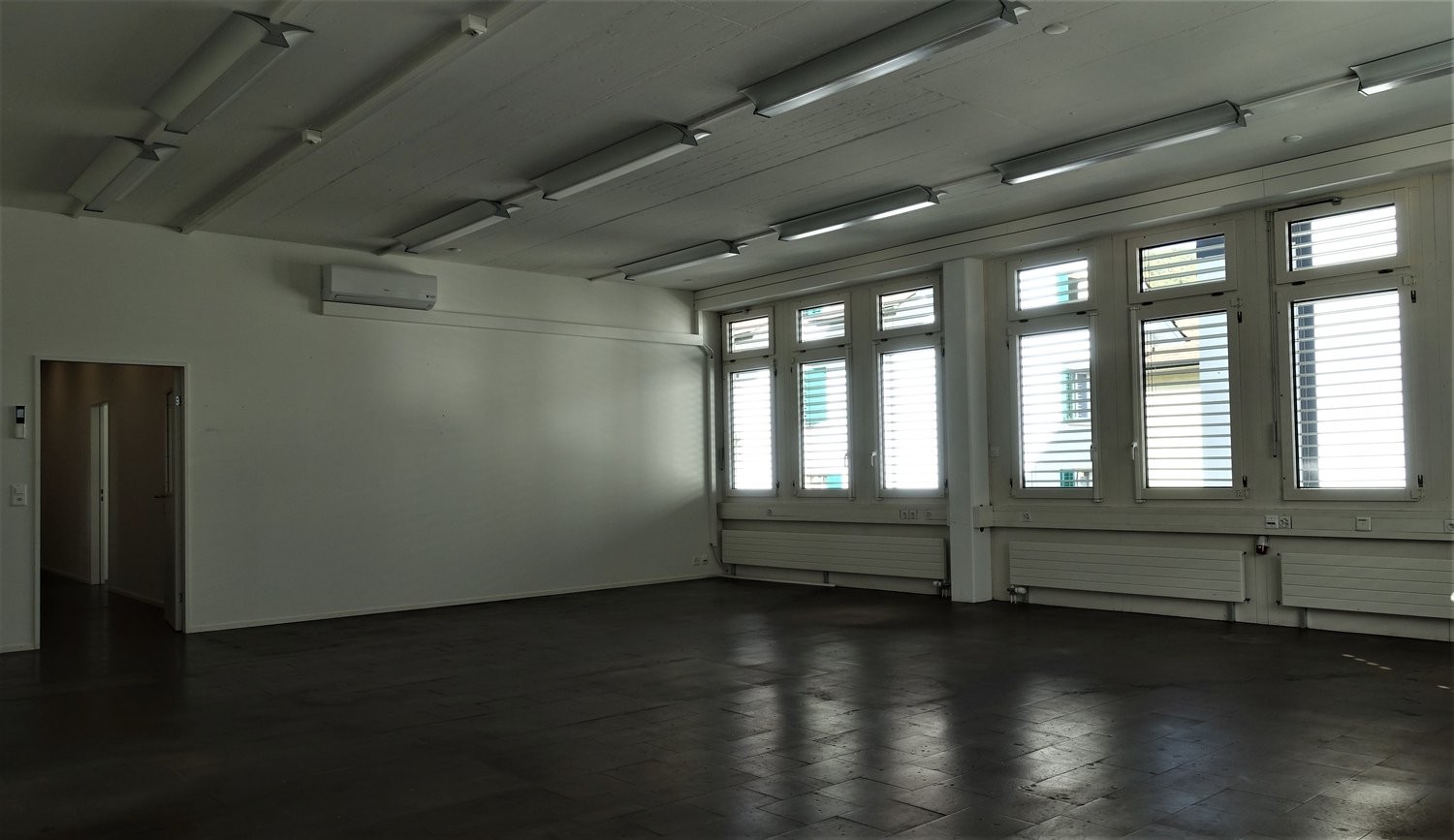 367m² office
