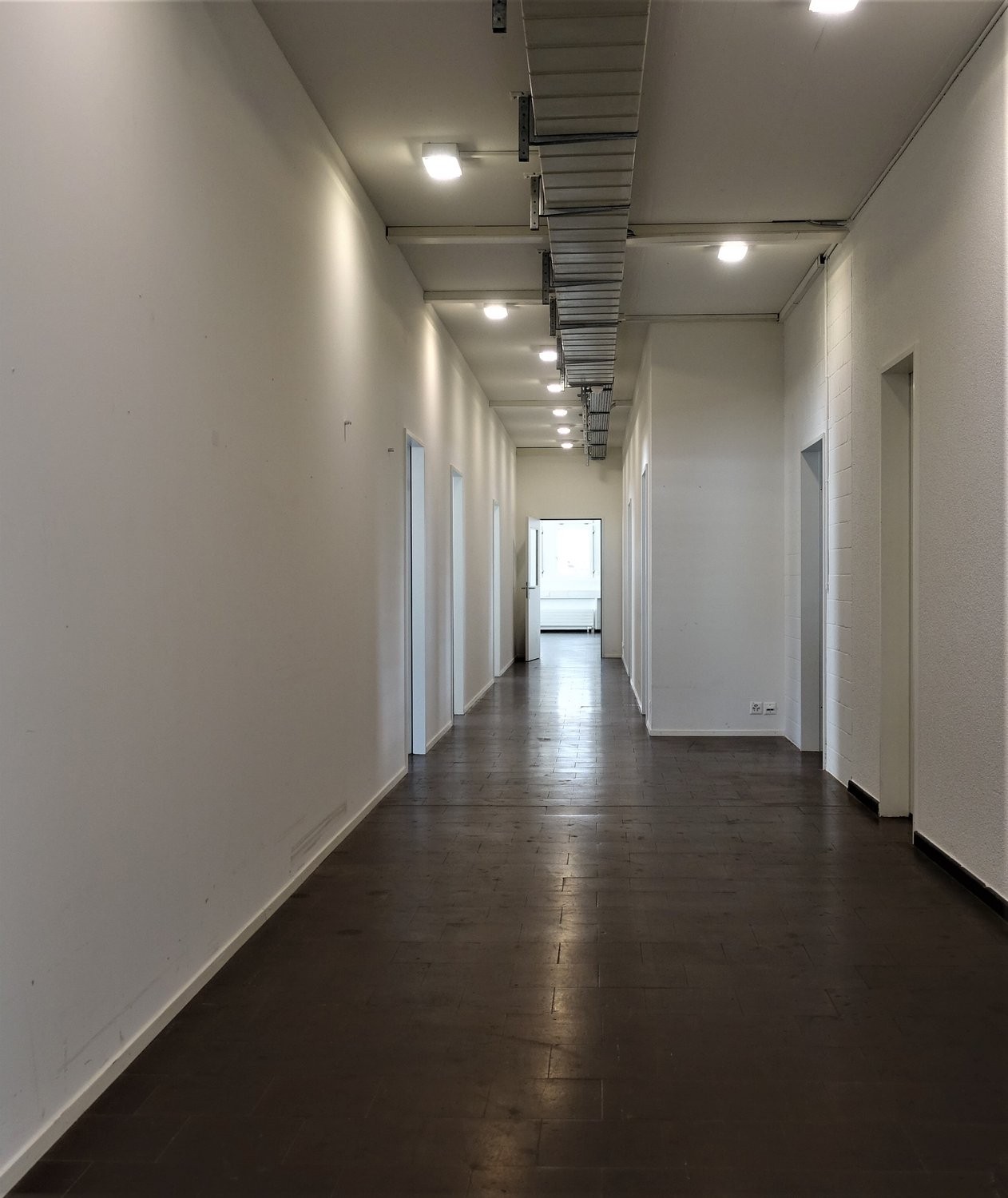 367m² office