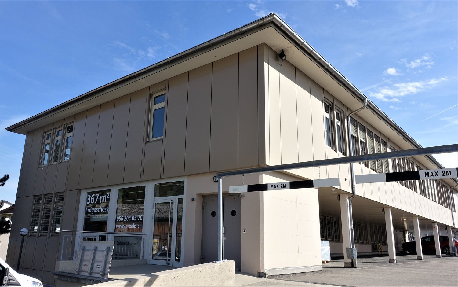 367m² office