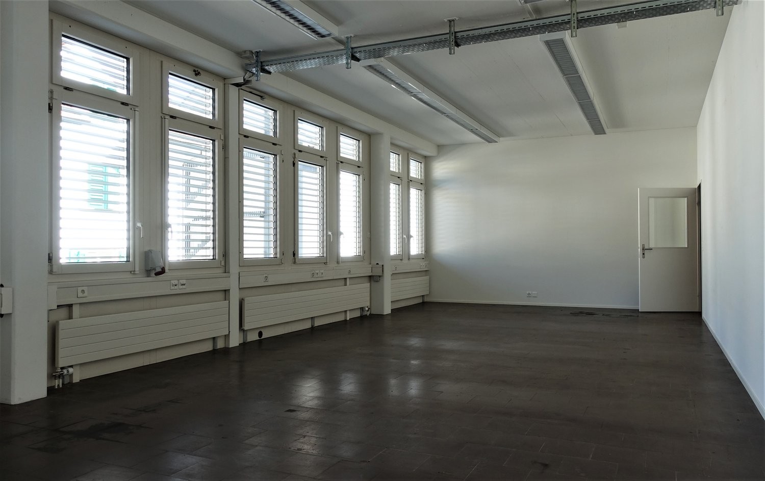 367m² office
