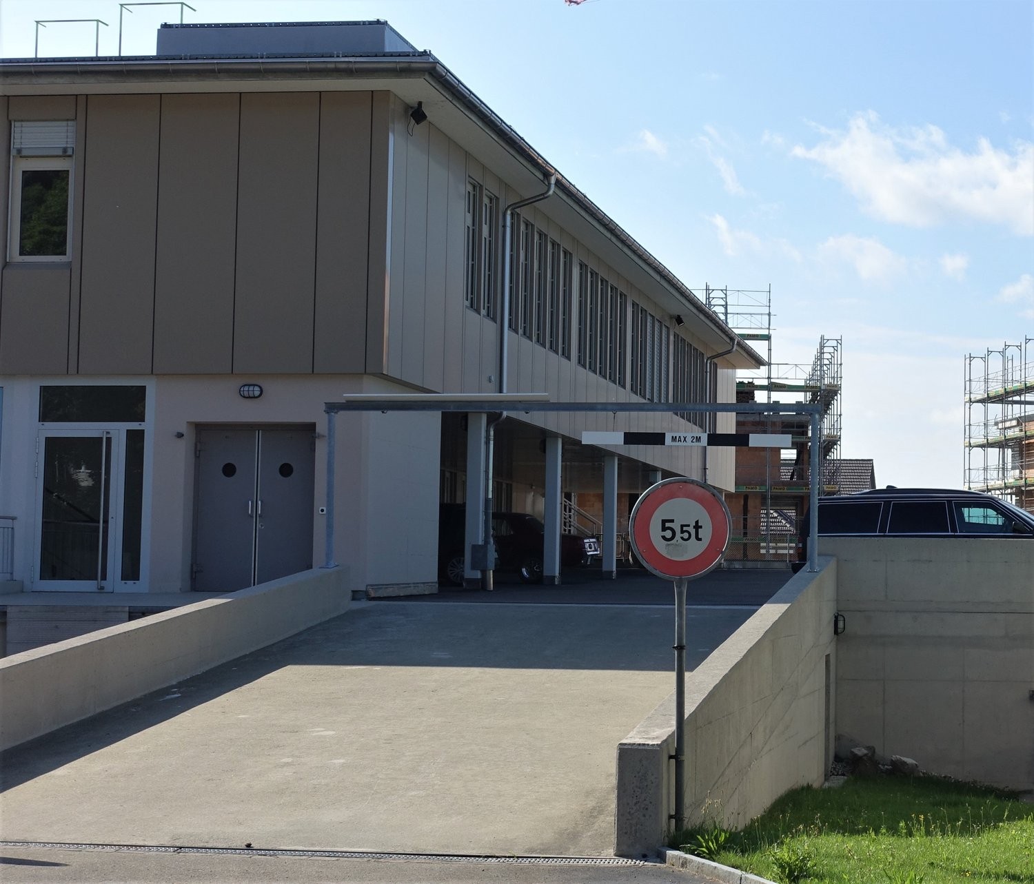 367m² office