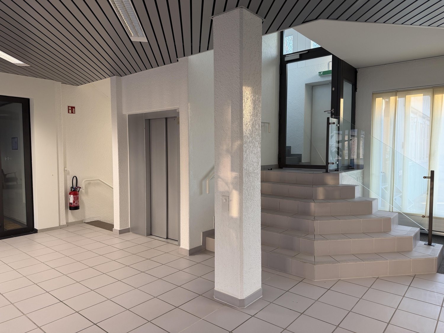 436m² office