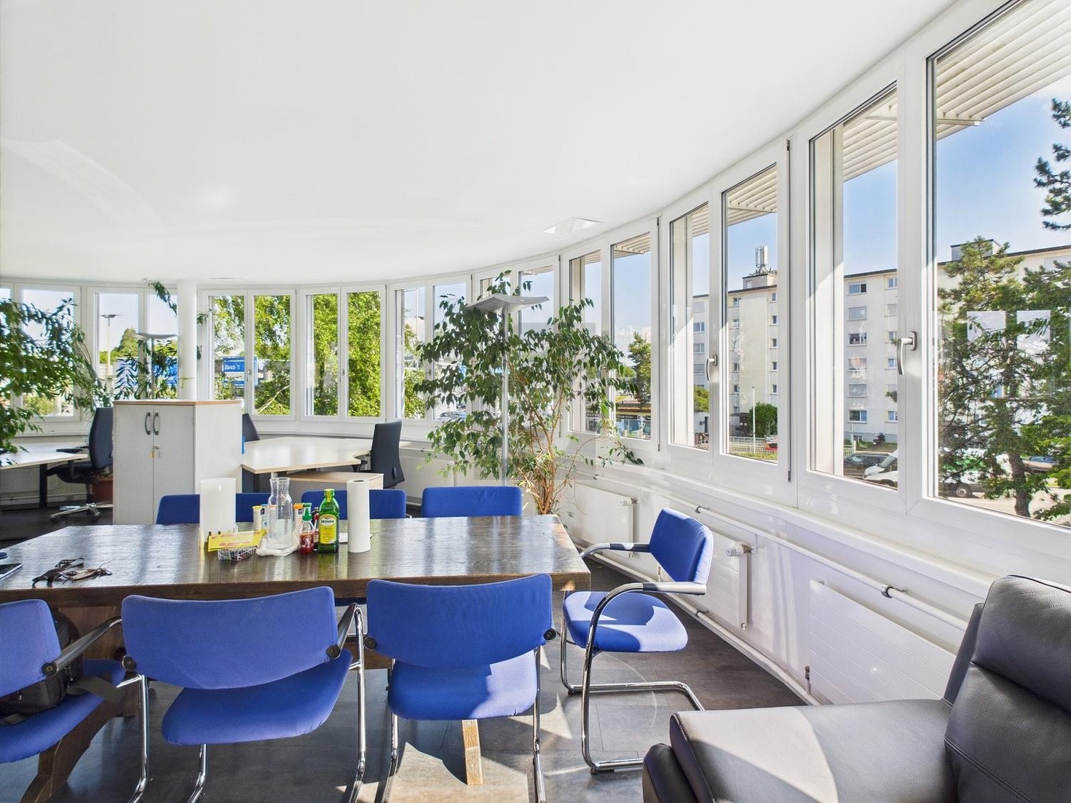 86m² office