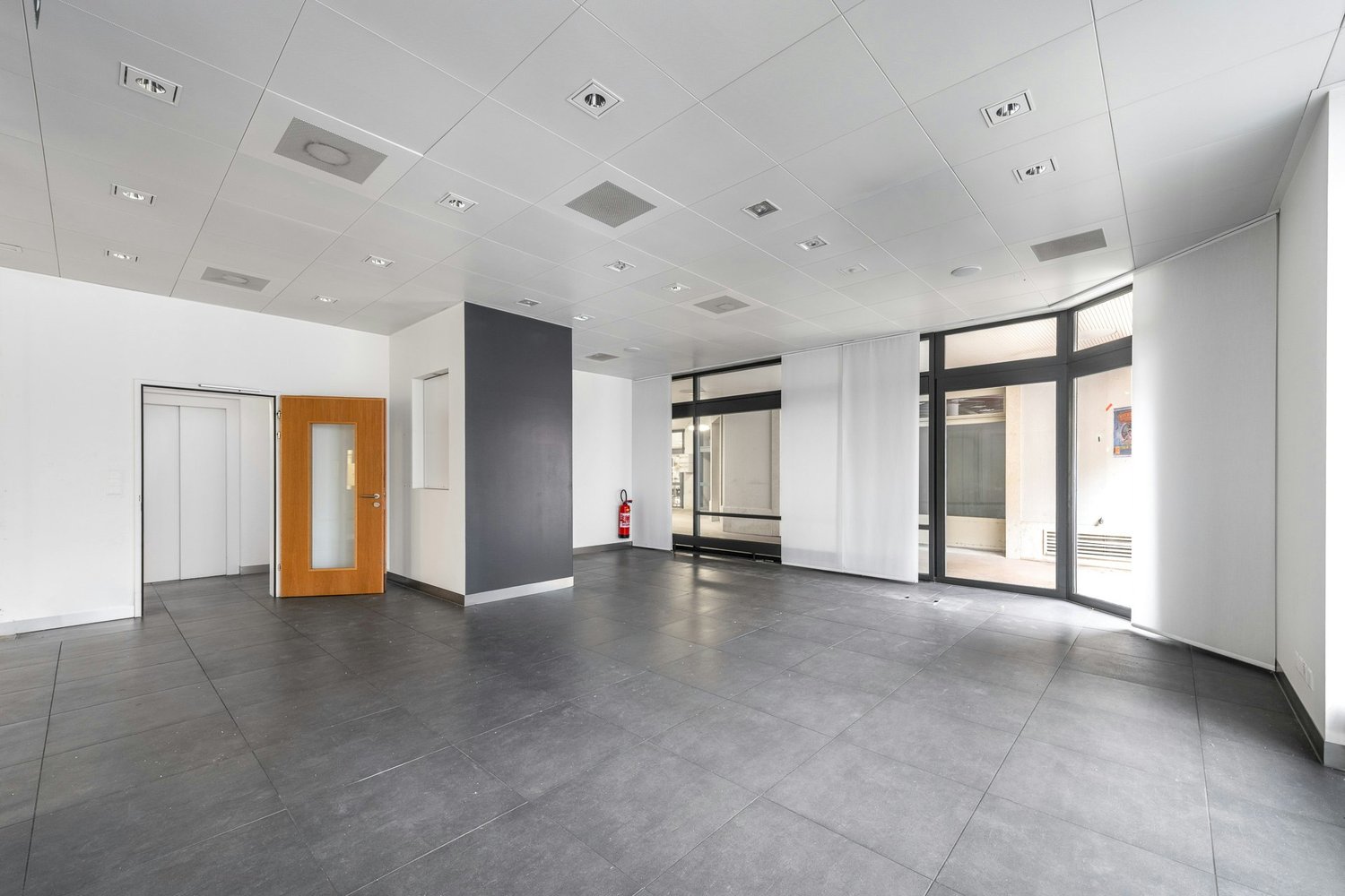 154m² commercial