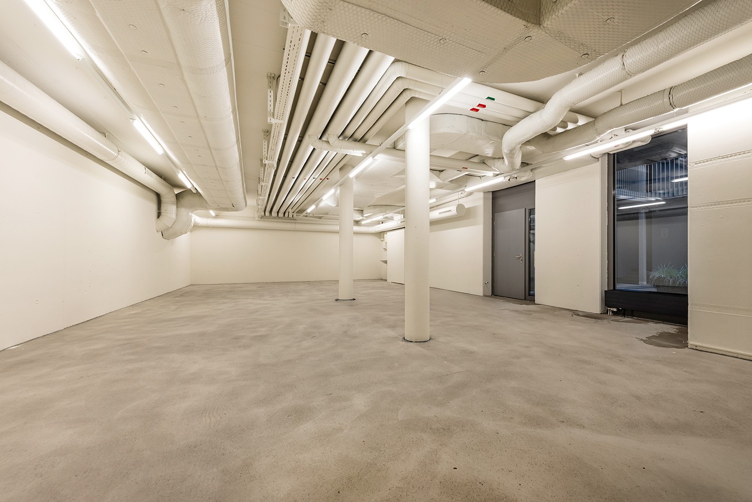 100m² hobby room