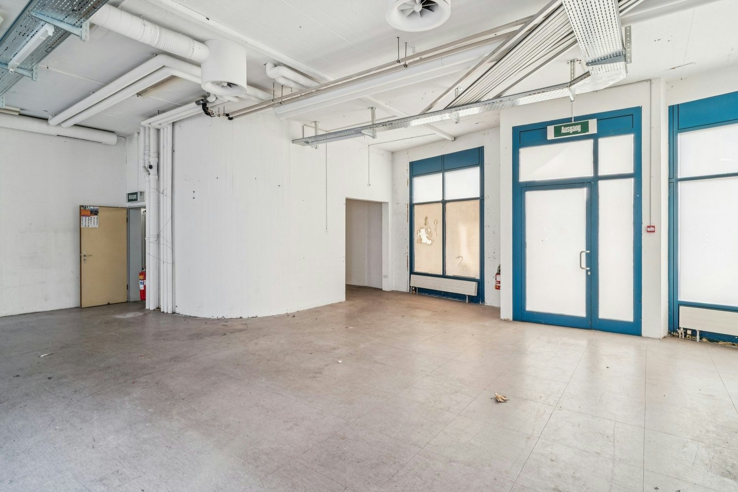 1081m² commercial