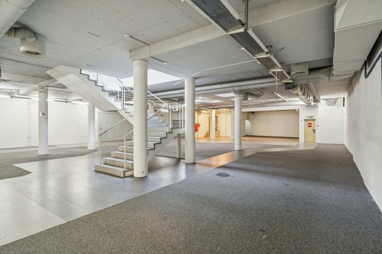 1081m² commercial