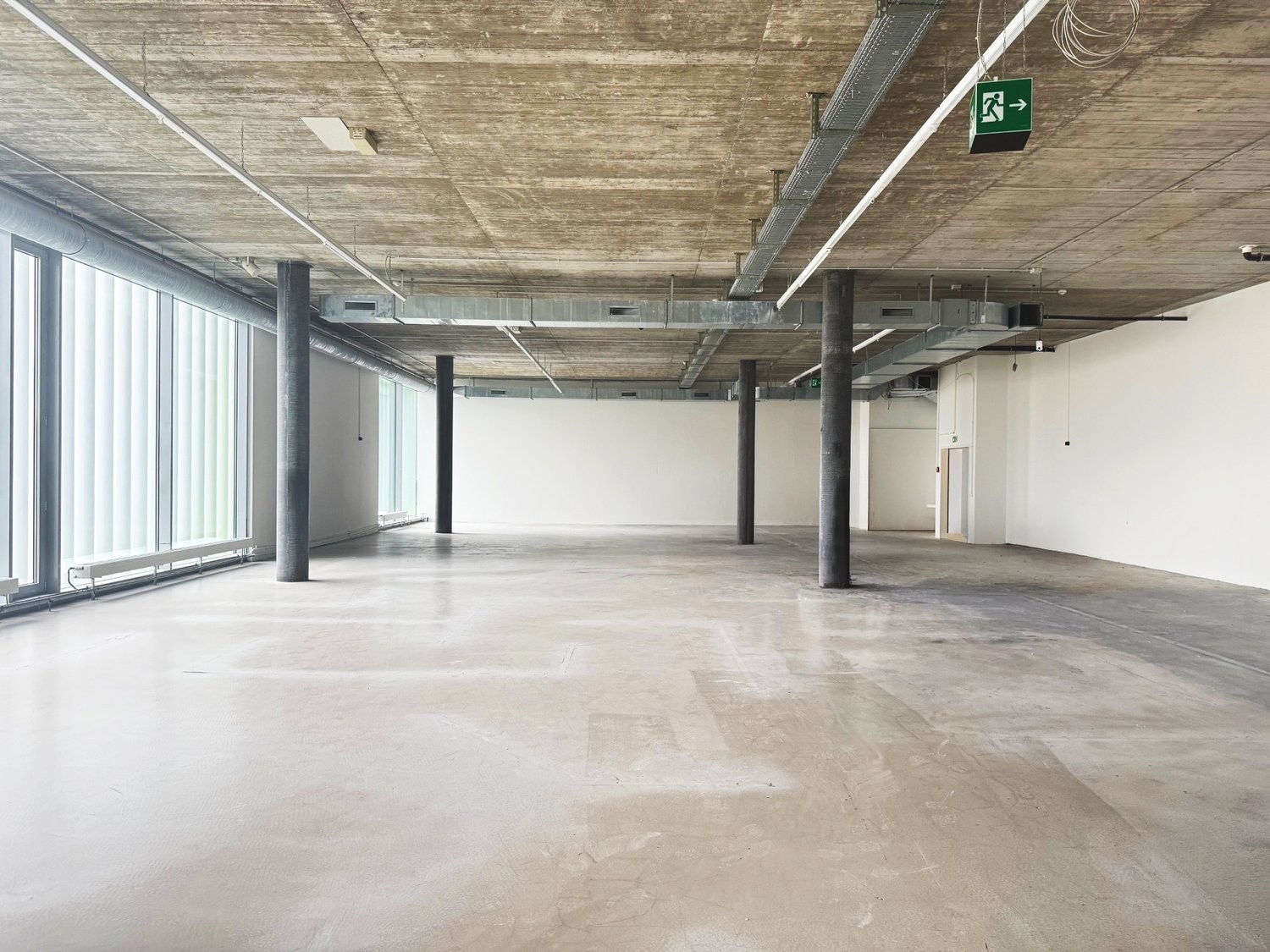 370m² office