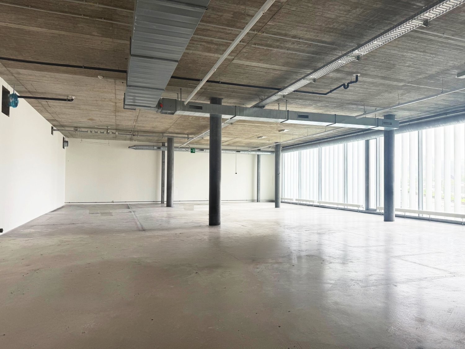 370m² office