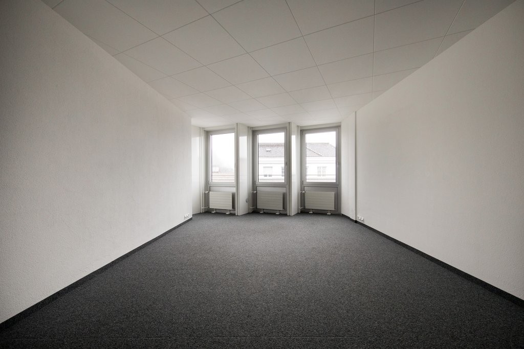 85m² office