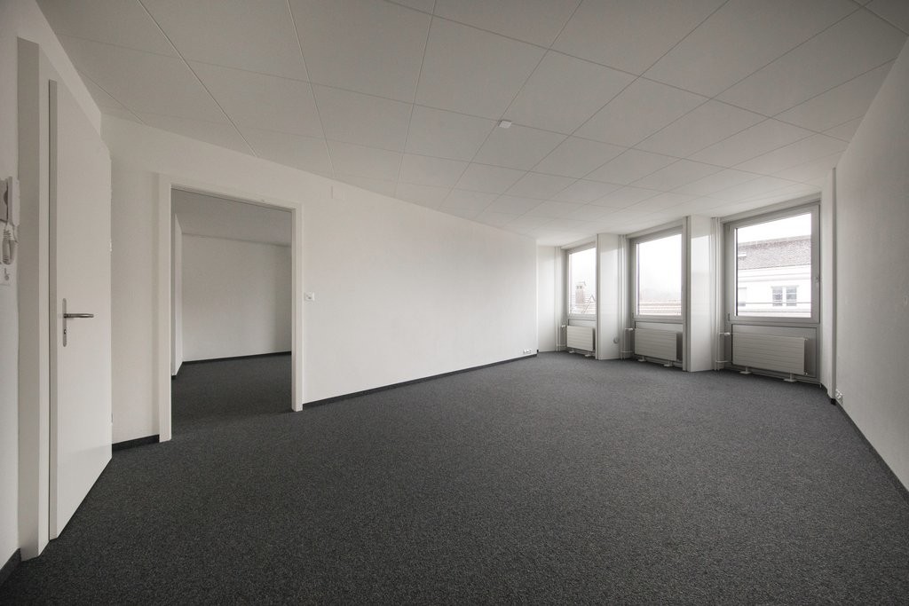 85m² office