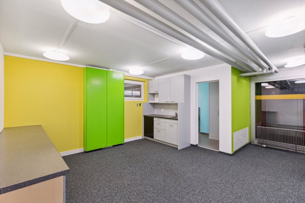 137m² office