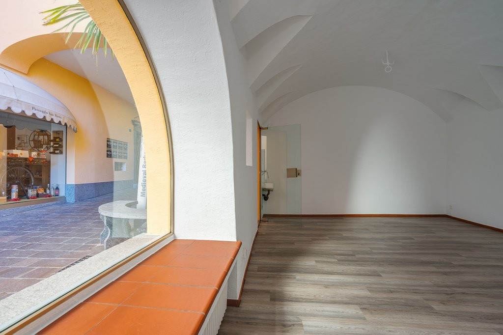 30m² commercial