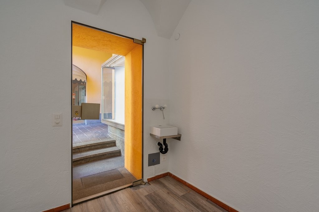 30m² commercial