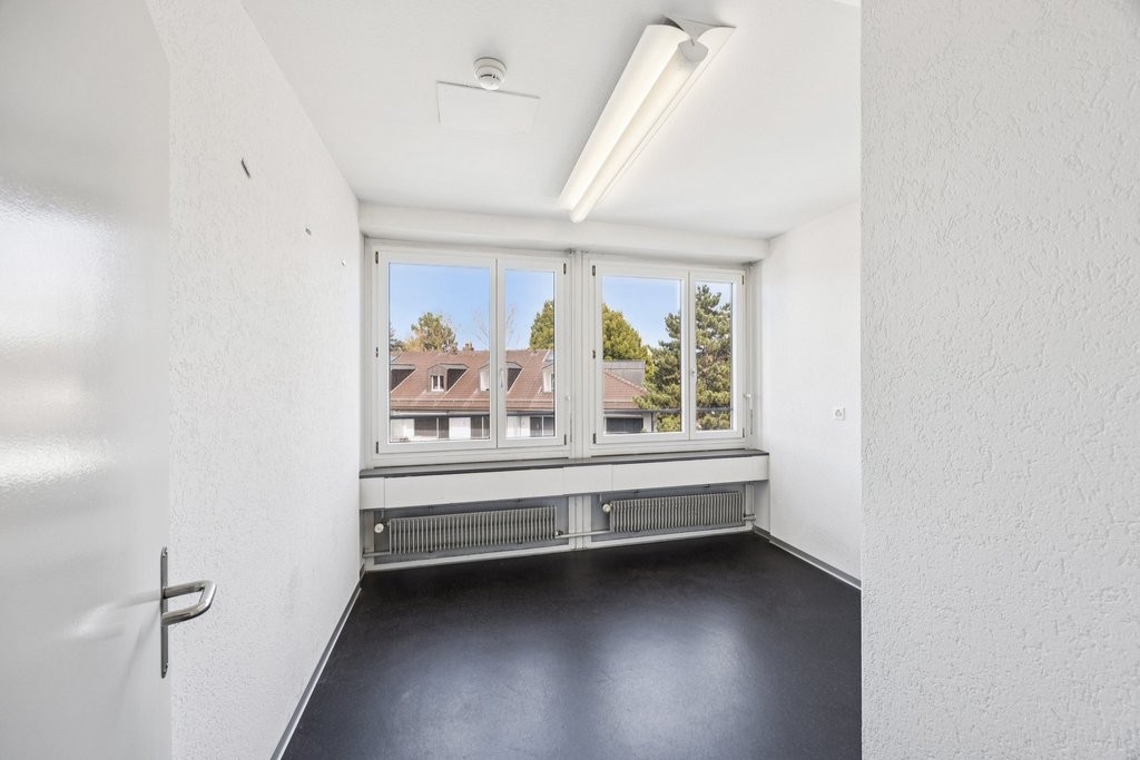 332m² office