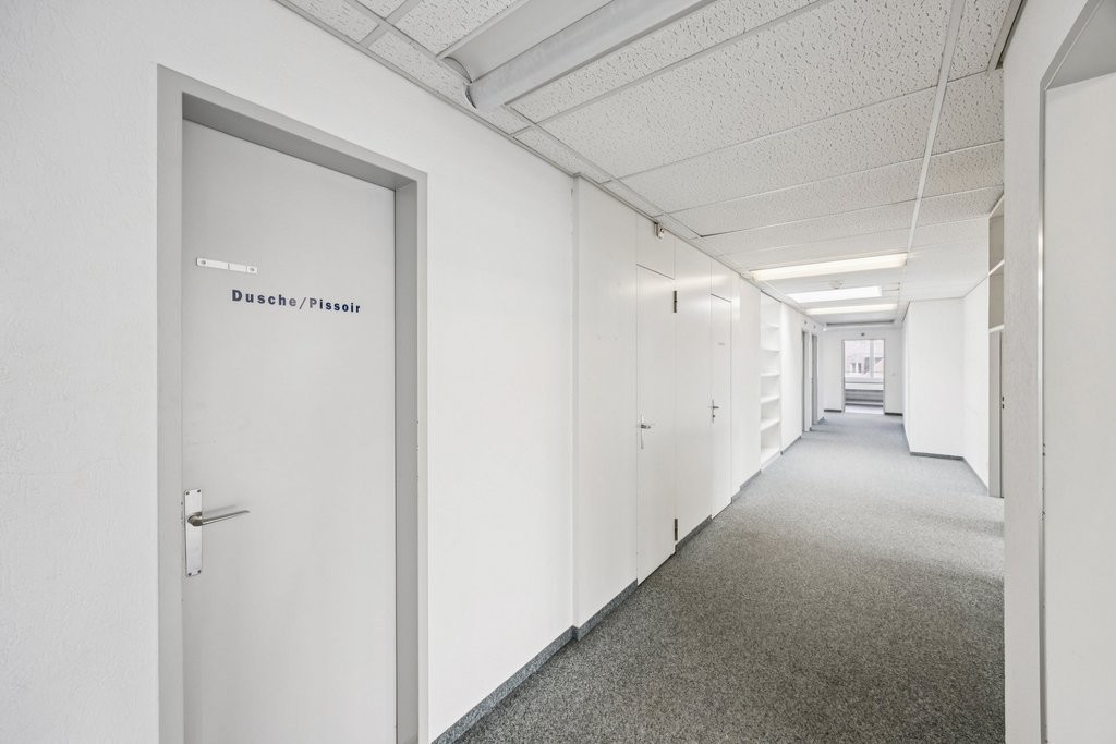 332m² office