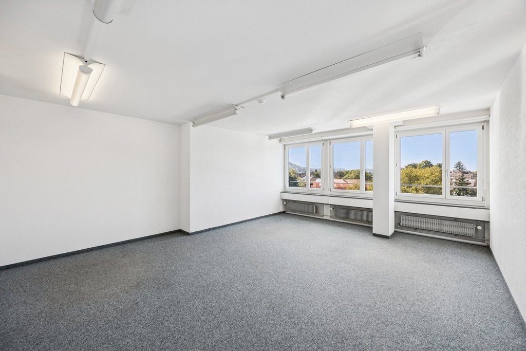 332m² office