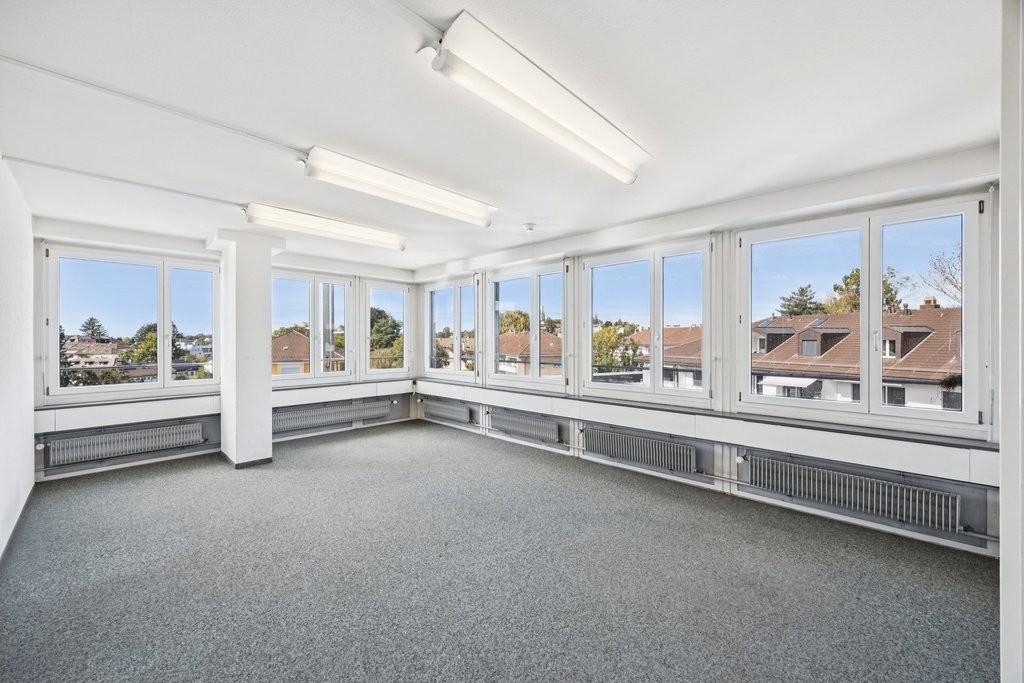 332m² office