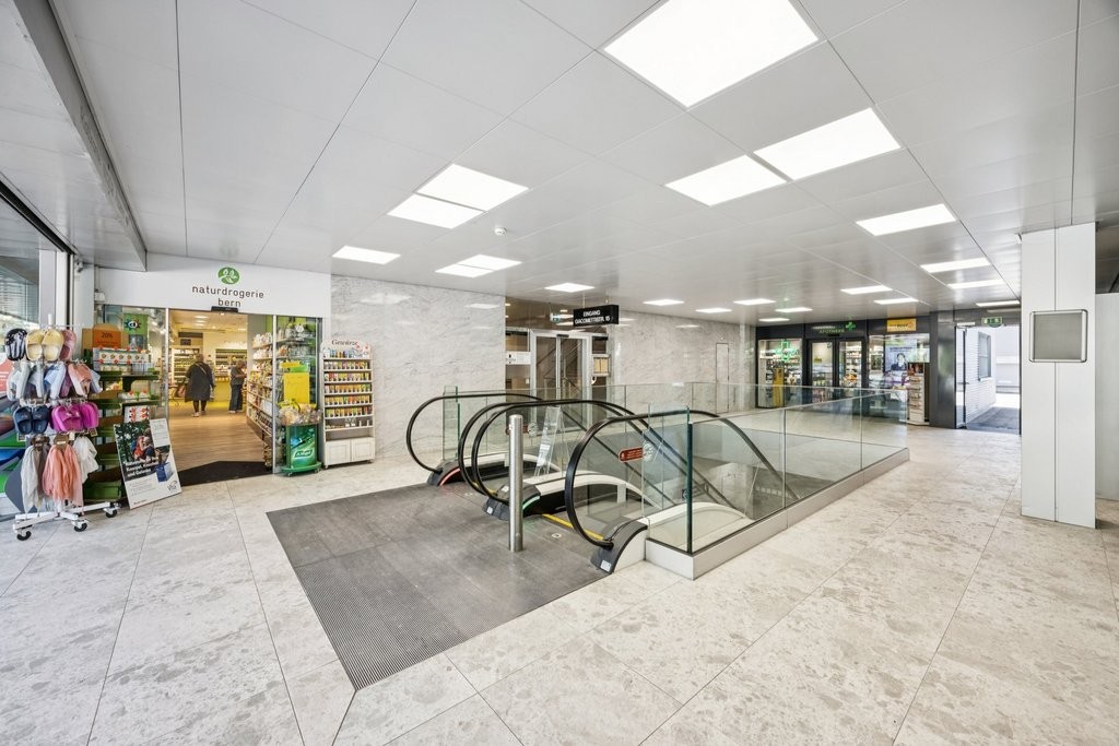 332m² office