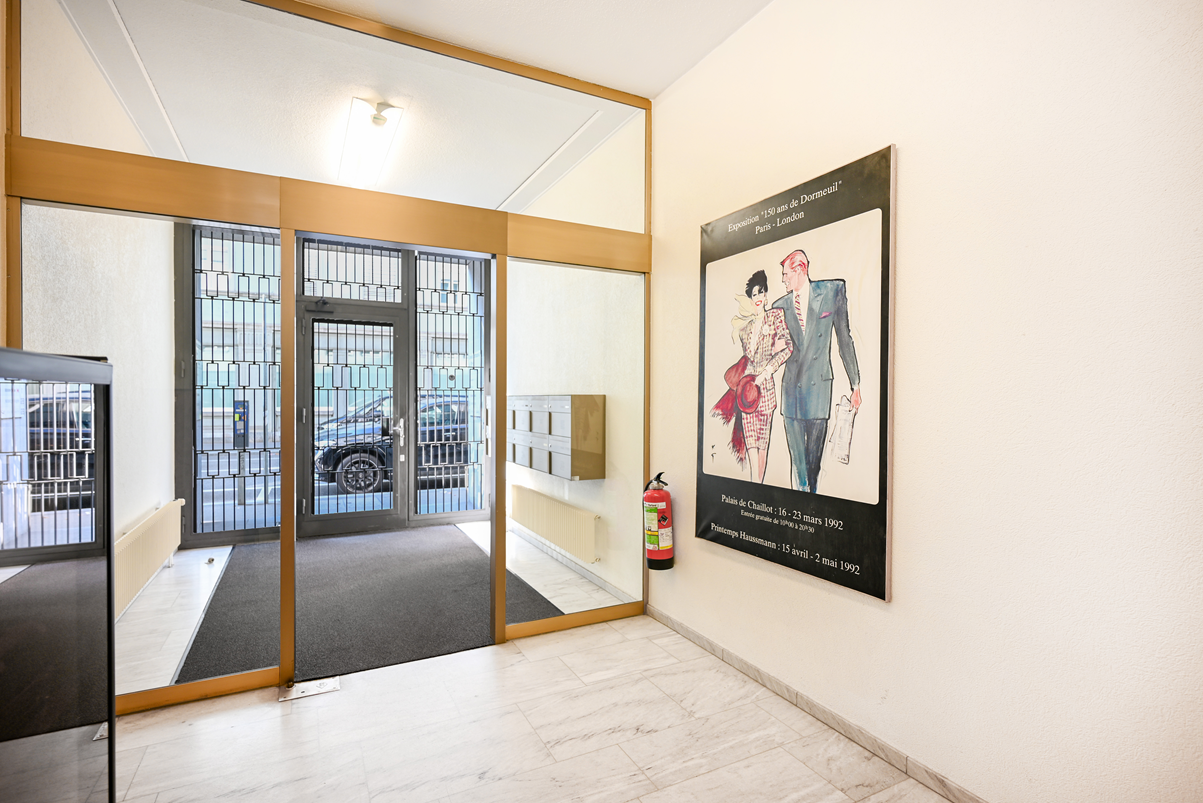 280m² office