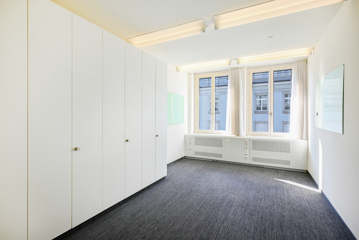 280m² office
