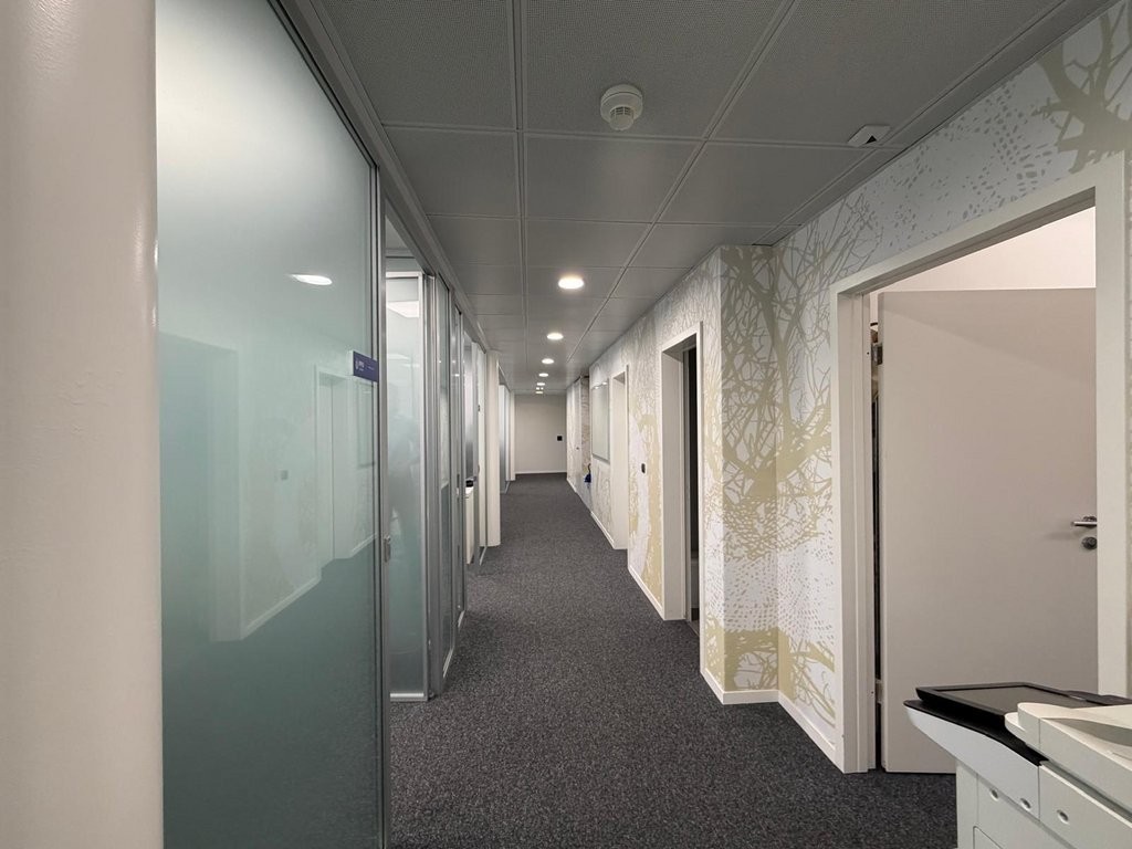 240m² Büro, Foto 2 von 6