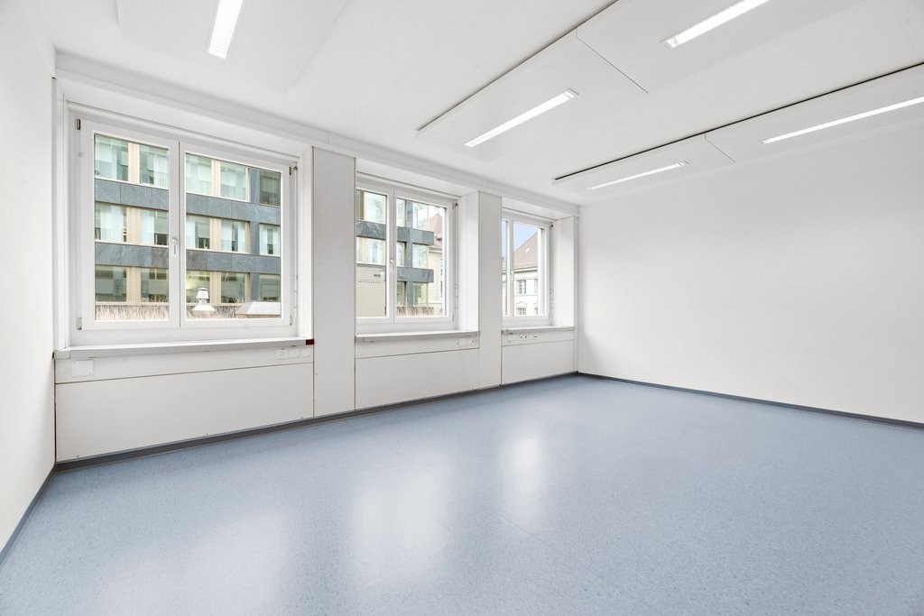 103m² office