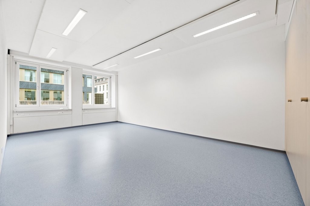 103m² office