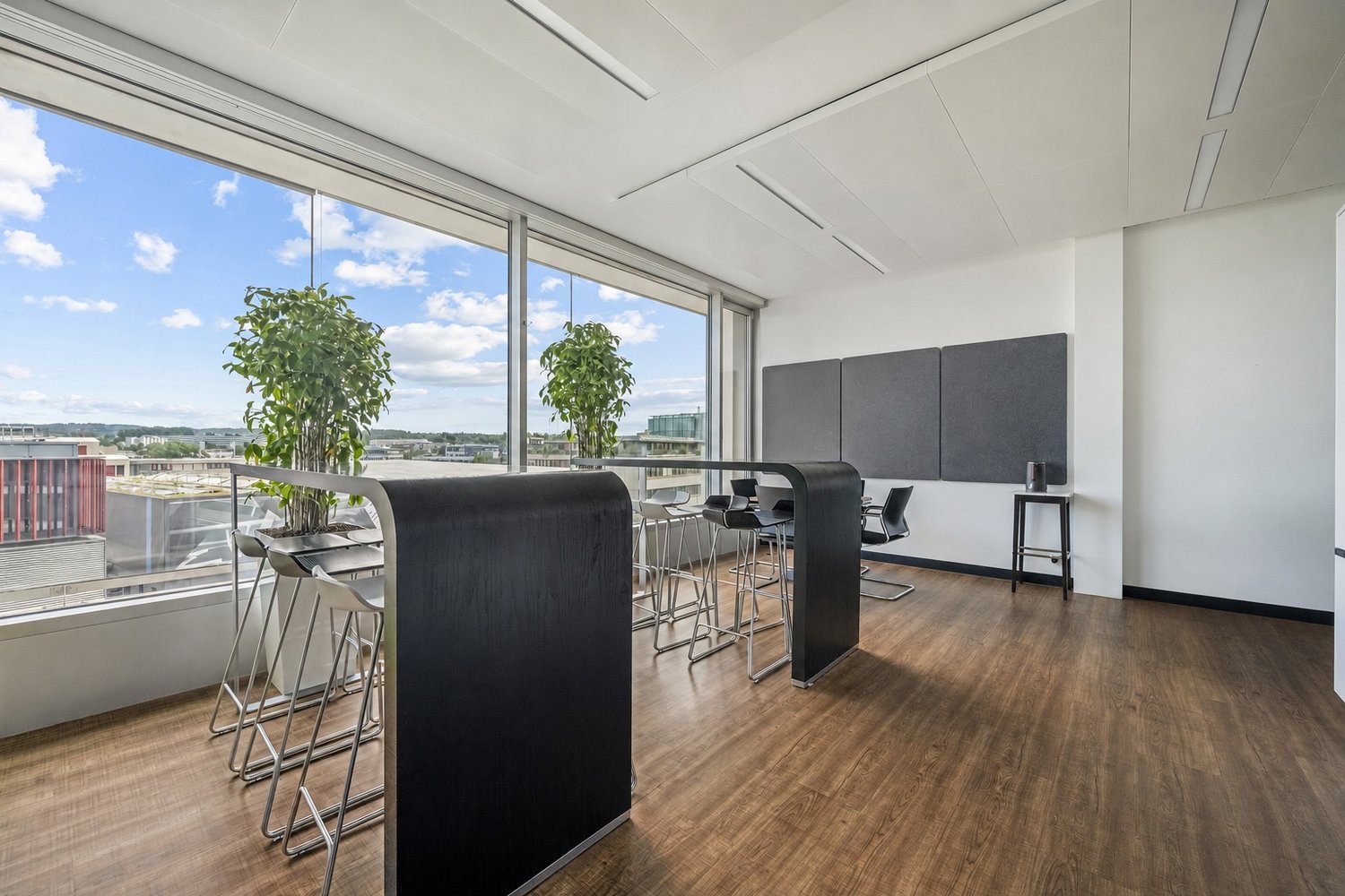 810m² office
