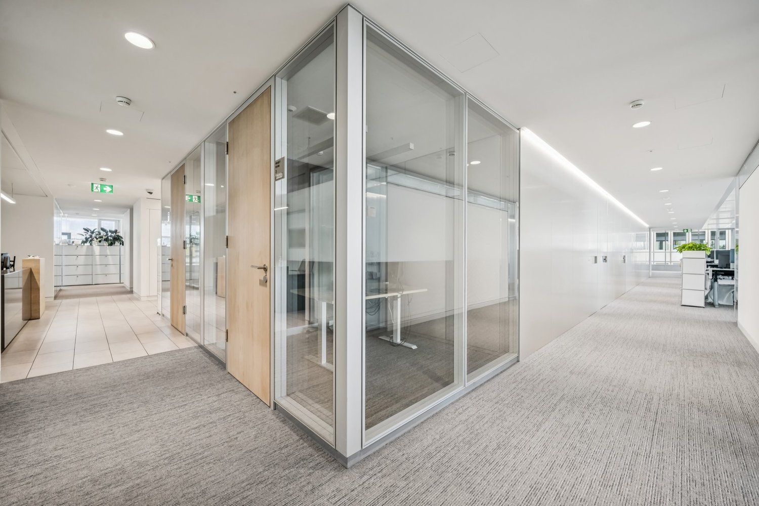 810m² office