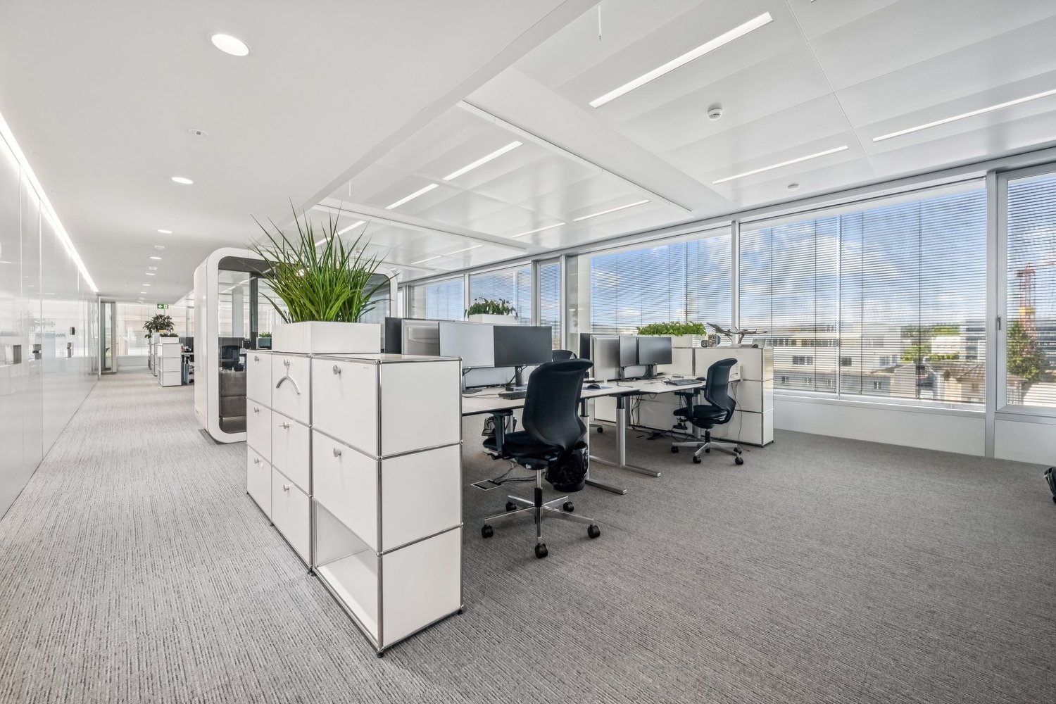 810m² office