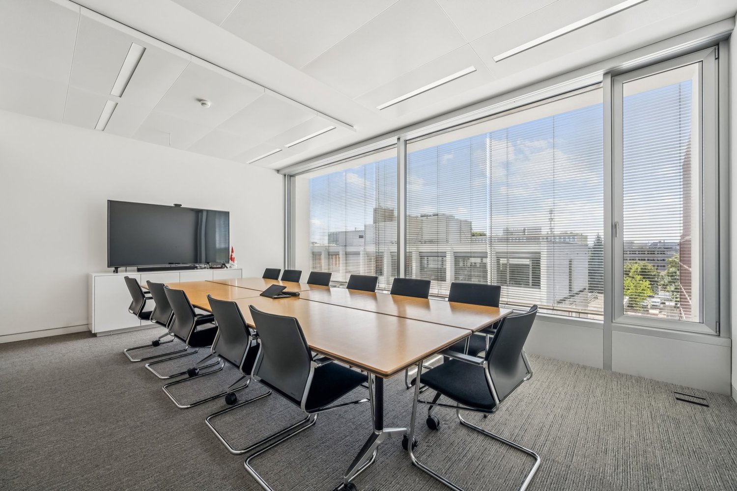 810m² office