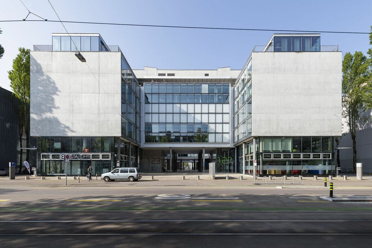565m² office